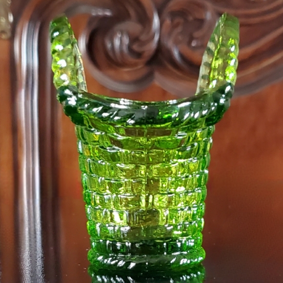 Vntg 4" Smith Glass 🥑 Green 2 Handle Basket - Picture 7 of 9